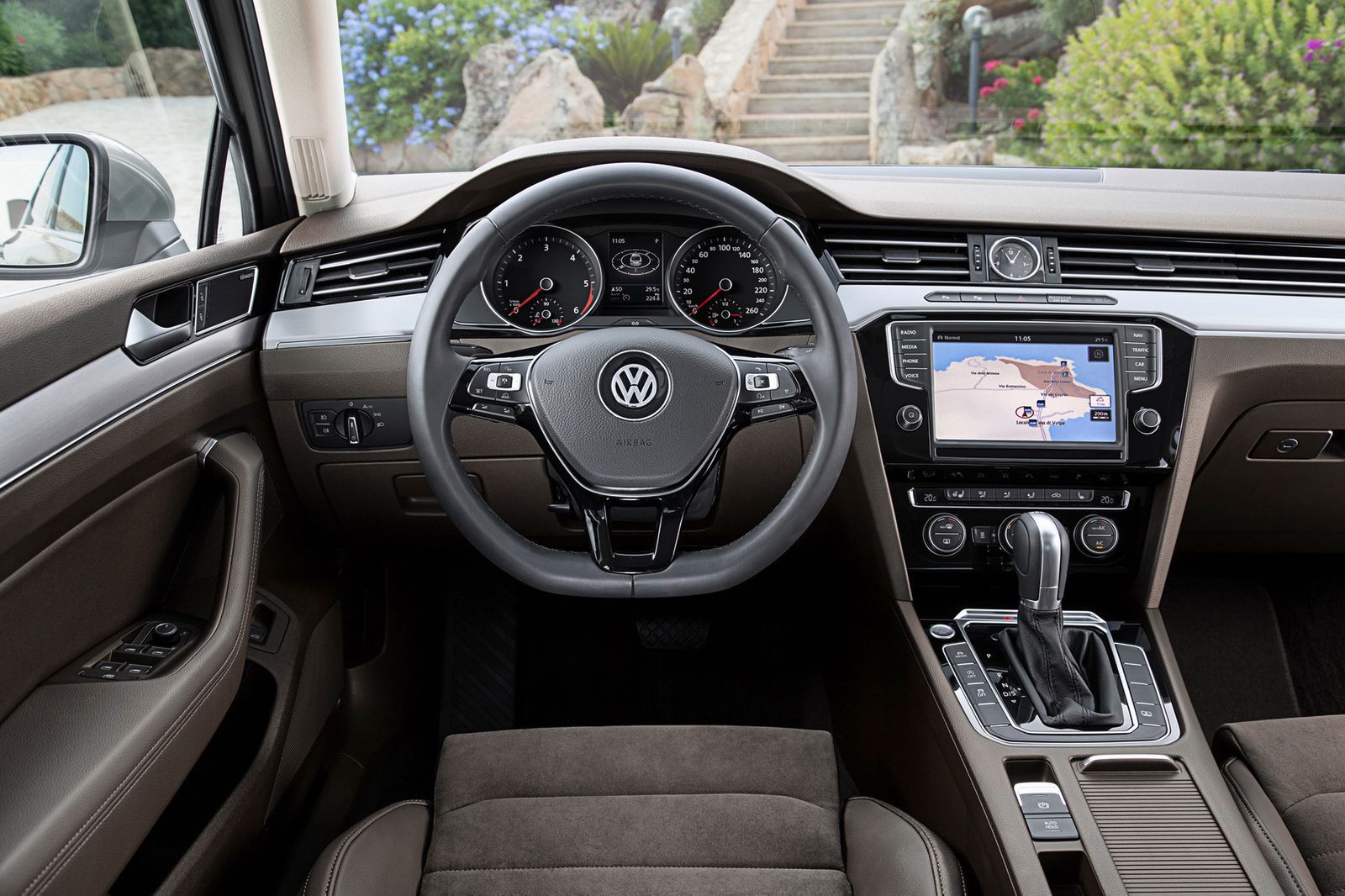 Nowy Volkswagen Passat przedstawiony w obszernej galerii zdjęć i ilustracji 25