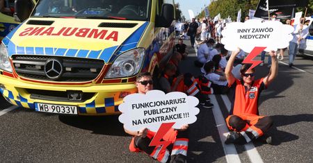 Protest pracowników ochrony zdrowia w Warszawie. Ile tak naprawdę zarabiają?