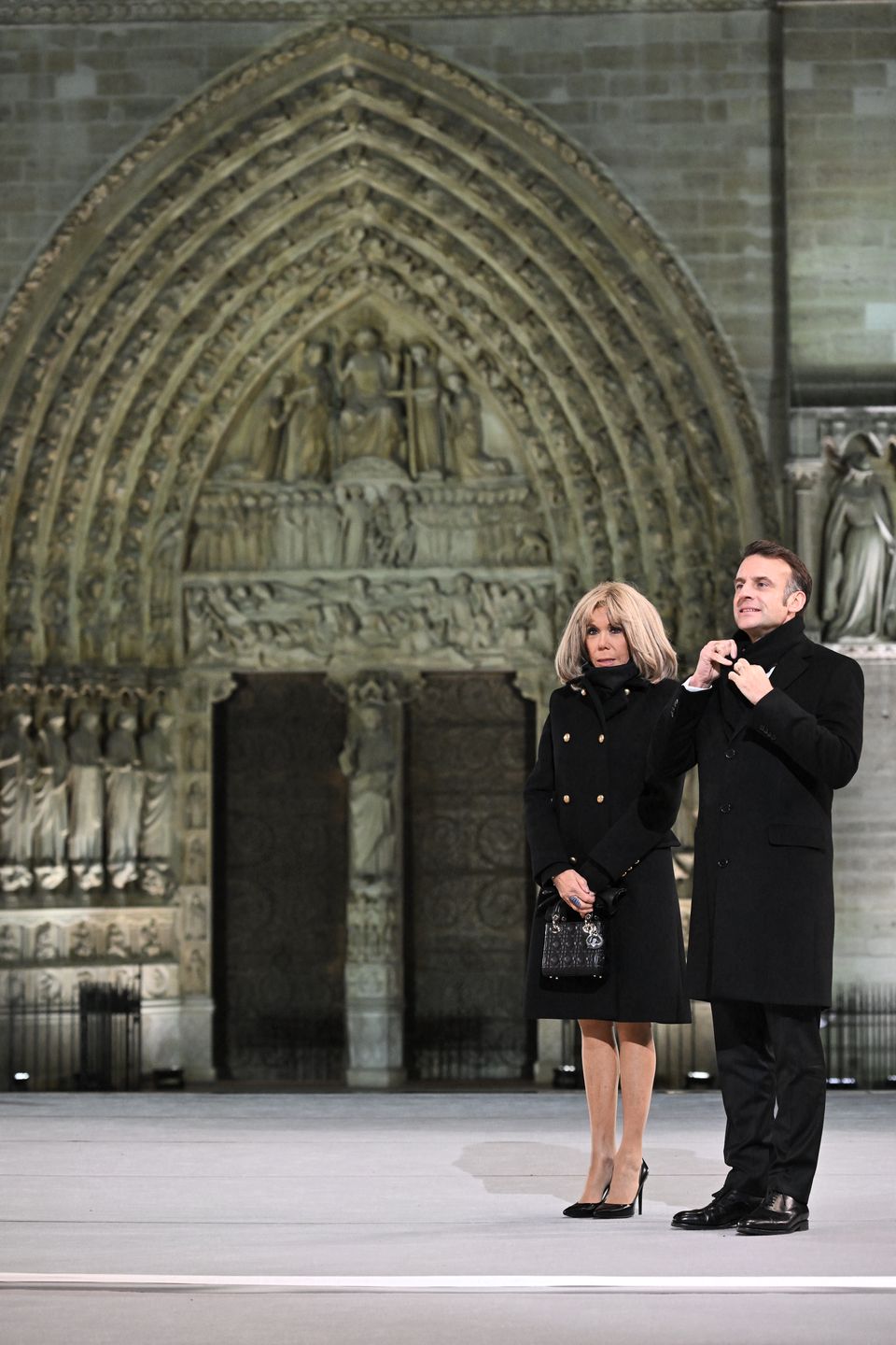 Brigitte Macron odsłania nogi na otwarciu katedry Notre Dame