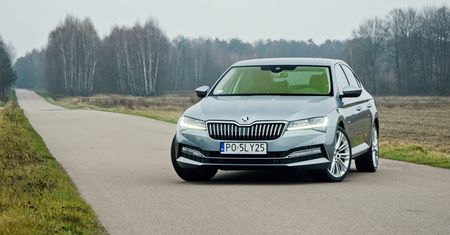Škoda Superb po liftingu: z silnikiem benzynowym oszczędna jak diesel
