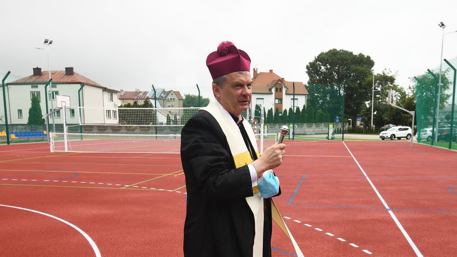 Biskup łomżynski Tadeusz Bronakowski potępił aktorów i sportowców grających w reklamach piwa