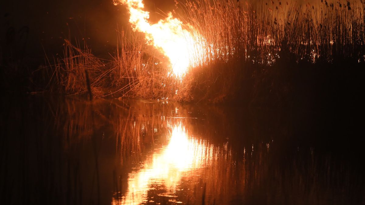 Pożar w Biebrzańskim Parku Narodowym nie ustępuje. Dym widać z kosmosu