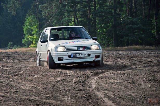 Peugeot 205 1,9 Rallye i właściciele, czyli Kubat Rally Team [auta pasjonatów]