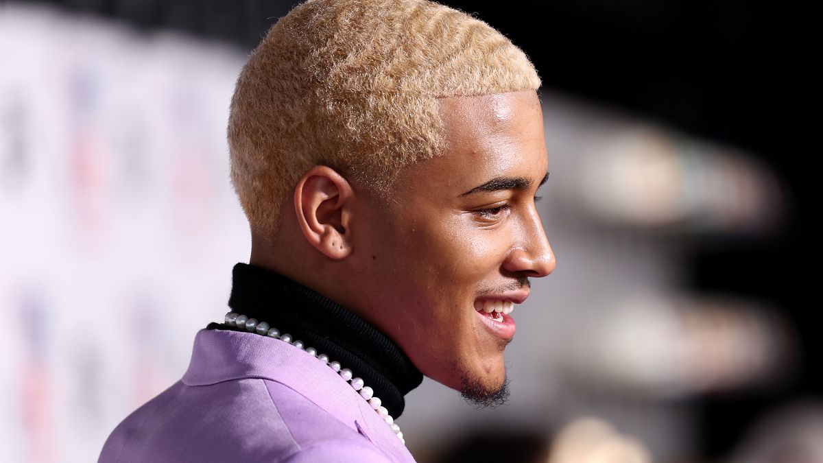 NEW YORK, NEW YORK - JUNE 23: Jeremy Sochan poses for photos on the red carpet during the 2022 NBA Draft at Barclays Center on June 23, 2022 in New York City. NOTE TO USER: User expressly acknowledges and agrees that, by downloading and or using this photograph, User is consenting to the terms and conditions of the Getty Images License Agreement. (Photo by Arturo Holmes/Getty Images)