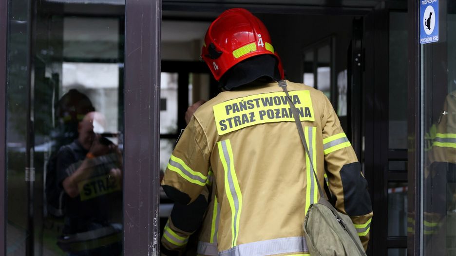 Zerwana winda remontowa na bloku w Warszawie
Fot. Wojciech Olkusnik/East News Warszawa, 06.07. 2022. Wypadek podczas remontowych na elewacji bloku przy ul. Solidarnosci. Zerwala sie zewnetrzna winda, w ktorej przebywalo dwoch robotnikow. Obaj mezczyzni zostali ranni.
Wojciech Olkusnik