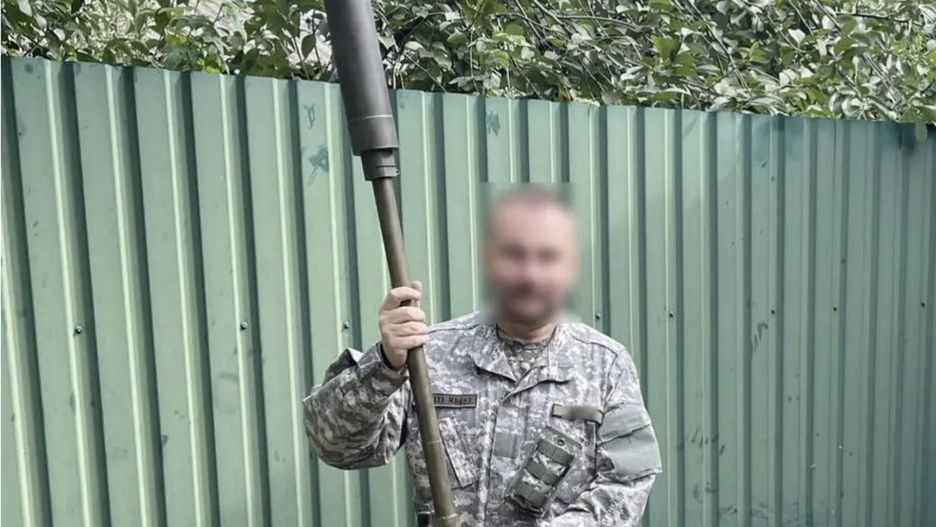 Ukraiński snajper z karabinem Snipex Aligator.