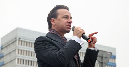 Konfederacja odchodzi od radykalizmu? Ekspert mówi o przemianie Bosaka