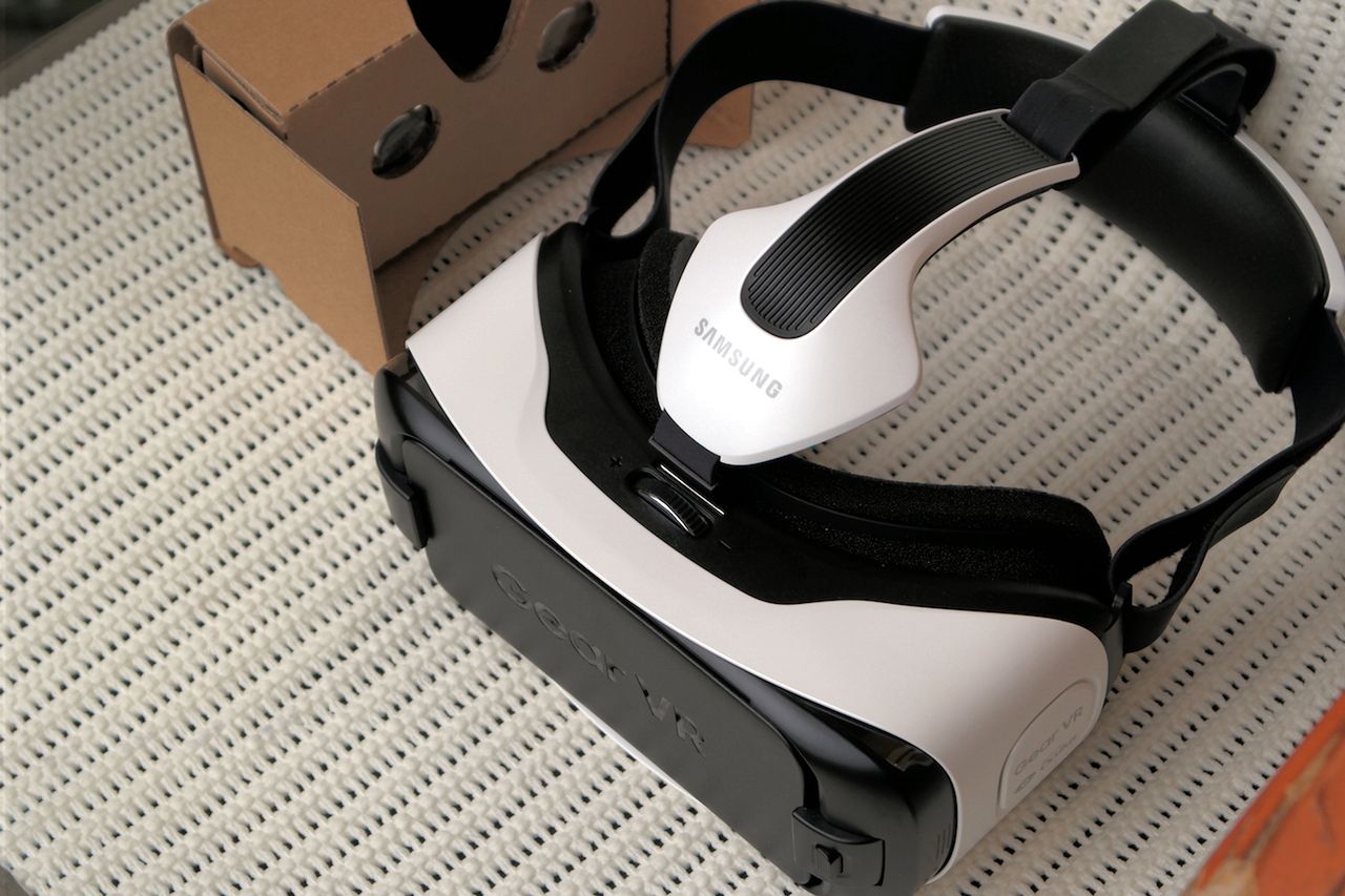 Samsung Gear VR i Cardboard