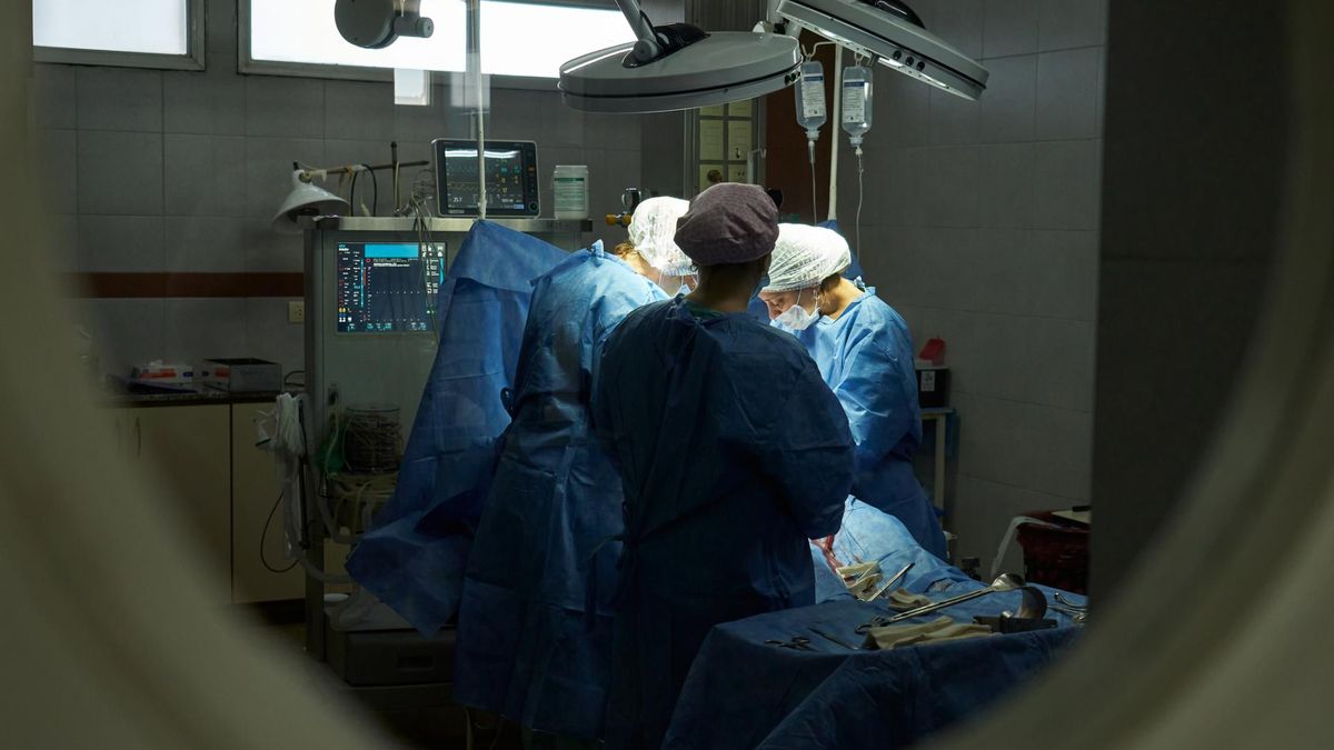 Z brzucha 56-letniego pacjenta usunięto guz ważący aż 16 kg