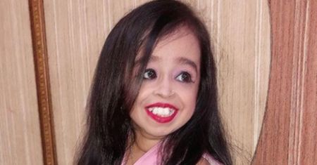 Jest najmniejszą kobietą świata. Jyoti Amge skończyła niedawno 28 lat