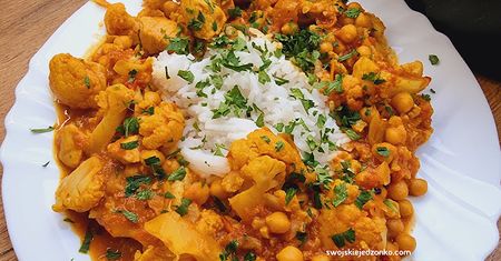 Curry z kalafiora. Sposób na pyszny obiad w kilka chwil (KLIP NA 7 STYCZNIA)