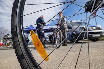 Rowerzyści pod lupą! Mandat za brak kasku i nie tylko