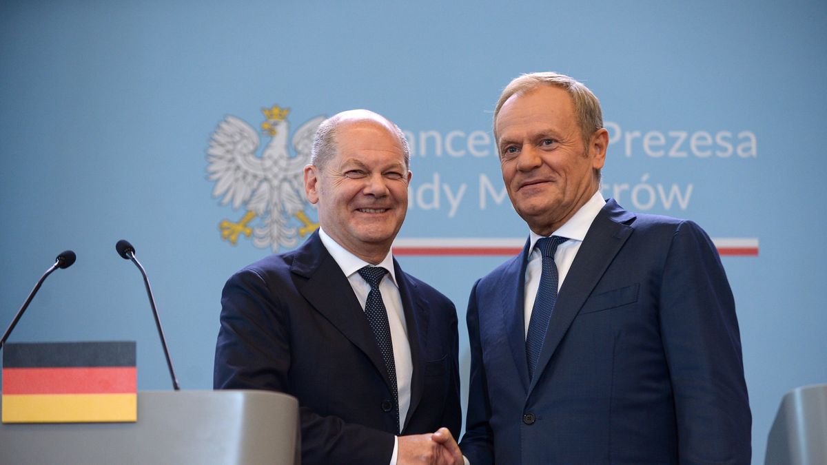 Donad Tusk, Olaf Scholz
Warszawa, 02.07.2024. Premier Donad Tusk (P) oraz kanclerz Niemiec Olaf Scholz (L) podczas konferencji prasowej w siedzibie Kancelarii Prezesa Rady Ministr�w w Warszawie, 2 bm. Premier RP i kanclerz Niemiec przewodniczyli pierwszym od 2018 r. polsko-niemieckim konsultacjom mi�dzyrz�dowym. (jm) PAP/Marcin Obara
Marcin Obara
konsultacje, KPRM, mi�dzyrz�dowe, niemcy, niemiecki, rada ministr�w, rz�d, dyplomacja, konferencja, polityk, polityka, polsko niemieckie, polsko-niemieckie, prasowa, gest