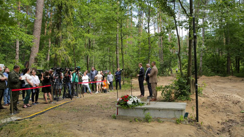 W lesie białuckim odkryto groby ofiar niemieckich