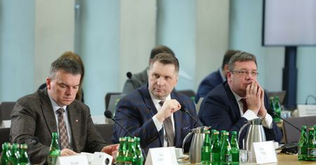 "Przekroczył pan wszystkie granice". Z sali aż odezwał się Czarnek