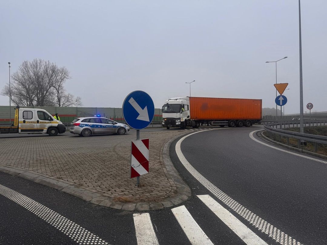 Ciężarówką pod prąd na ekspresówce. Policjanci szybko poznali powód