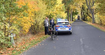 Troje 50-latków bawiło się na rowerach. Skończyło się połamaniami i szpitalem