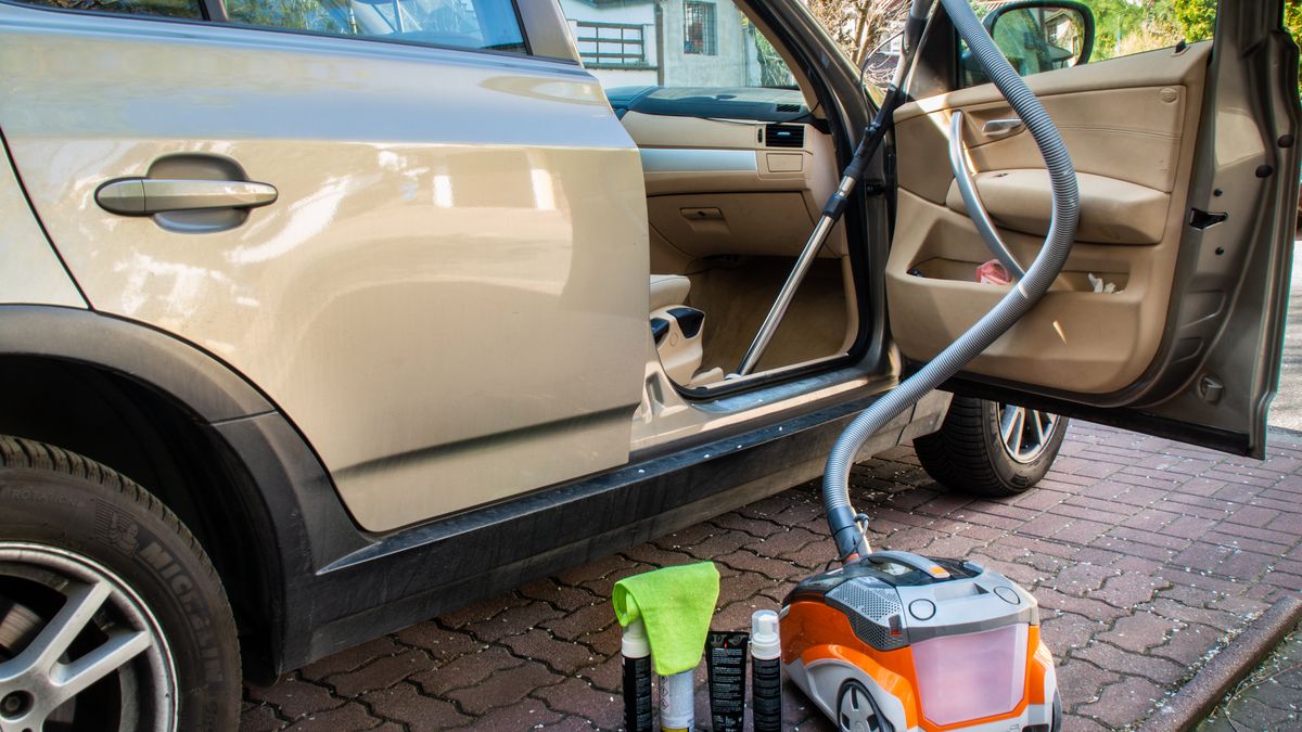 Samodzielne czyszczenie wnętrza pozwala dostrzec, jak brudne są niektóre elementy