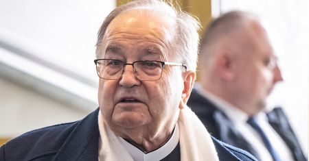Kłopoty w imperium o. Tadeusza Rydzyka. Miliony datków od widzów nie wystarczyły