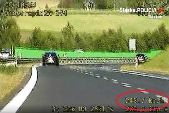 Jechał ponad 240 km/h ekspresówką. Nie skończyło się na mandacie