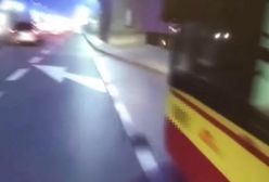 Autobus potrącił rowerzystę na moście Poniatowskiego. "Żałuję, że nie wezwałem policji" [WIDEO]