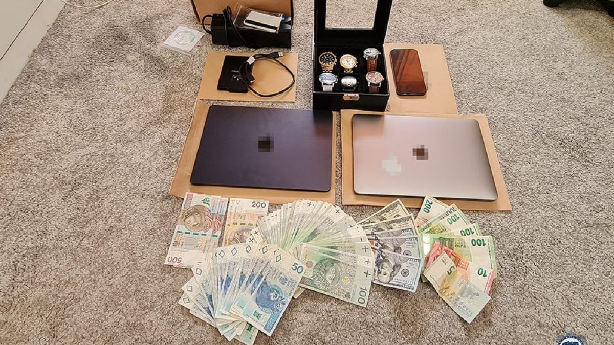 gotówka, laptopy, zegarki, telefon