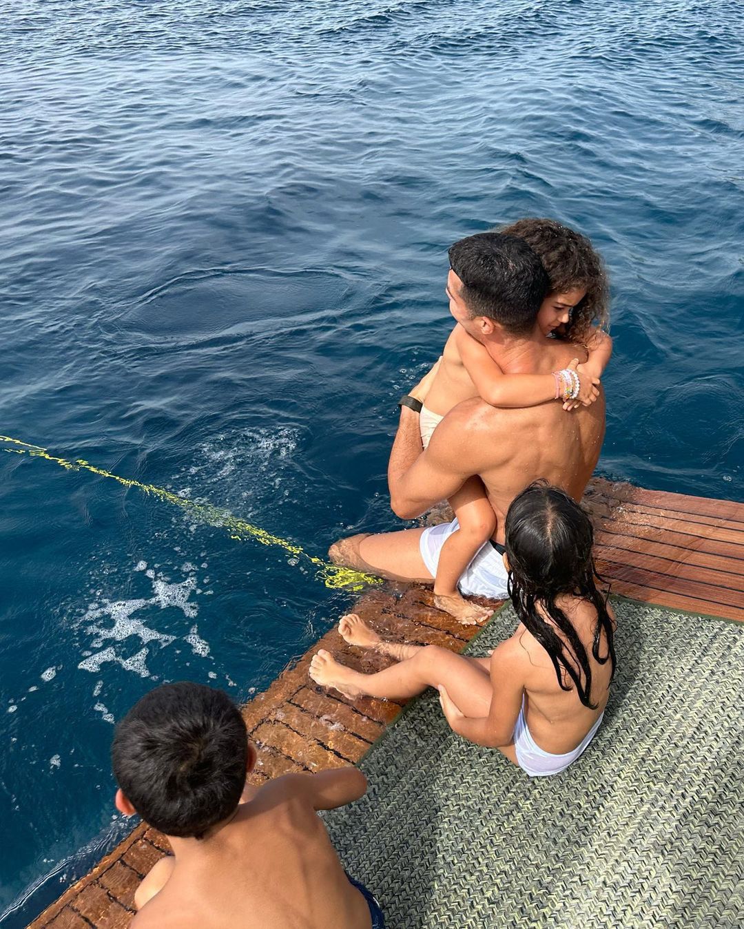 Ronaldo spędza czas z dziećmi