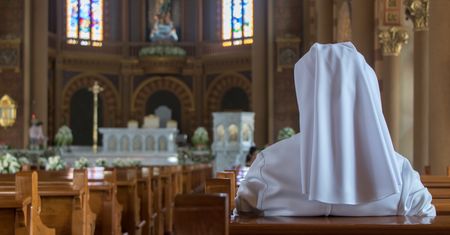 Ukąsił go kleszcz. W psychozie ksiądz dokonał samookaleczenia