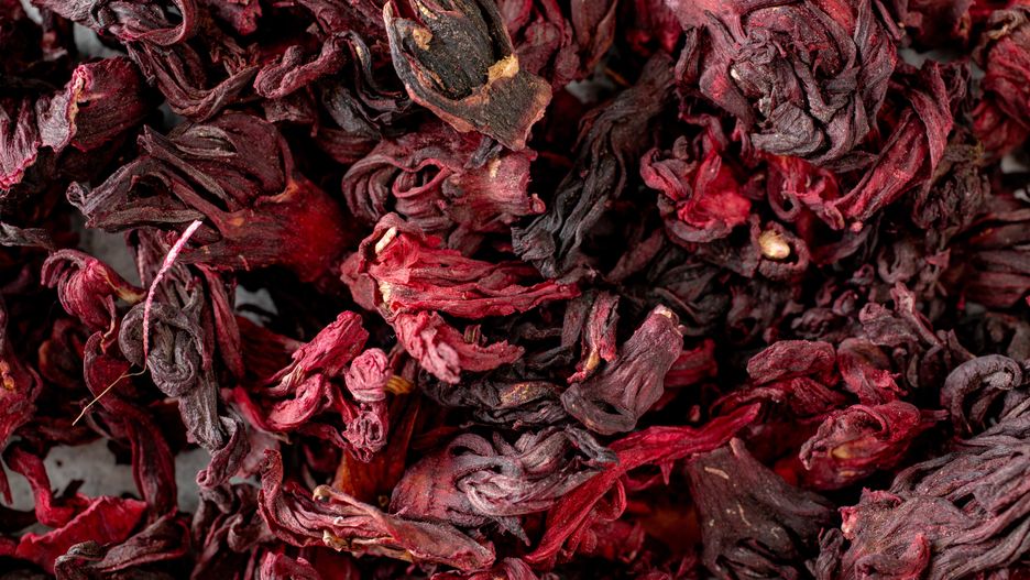 Suszone kwiaty hibiskusa pomagają schudnąć