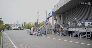 Łódź: Koncerty w Atlas Arenie 2025. Nie było kolejek przed koncertem Flo Ridy. Pustki godzinę przed otwarciem bramek