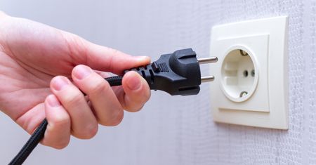 Wyjeżdżasz na wakacje? Nie zapomnij odłączyć tych sprzętów