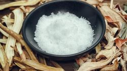 W PRL-u każdy miał ją w apteczce. Ratuje cierpiące stawy, odstrasza insekty