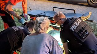 Zduńska Wola: Nieprzytomny 28-latek w szpitalu po kolizji hulajnogą