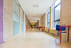 Likwidują 24 szkoły. Pracują 3 osoby: dyrektor, księgowa i sprzątaczka