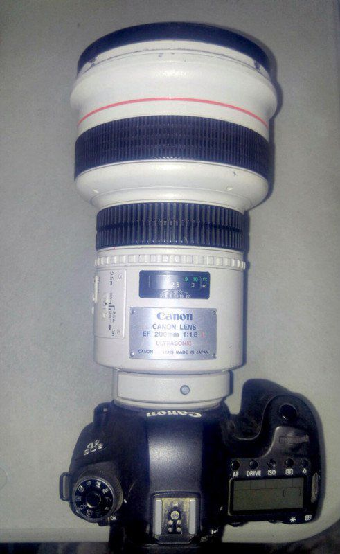 Canon EF 200 mm f/1.8 - ta armata jest znana również jako "Oko Saurona" 3