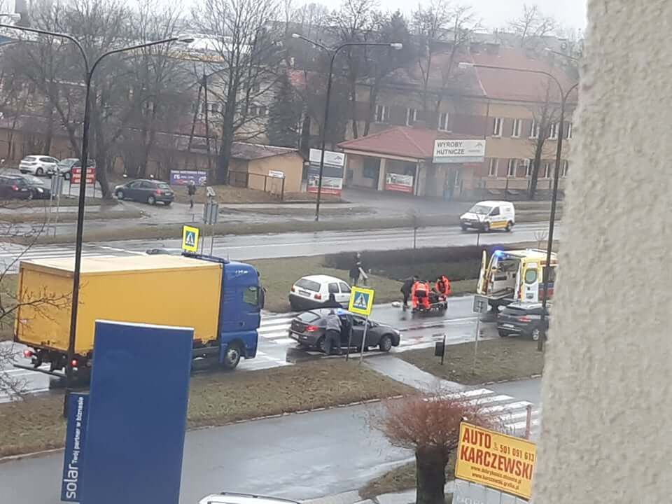 Potrącenie kobiety na przejściu dla pieszych na al. Witosa