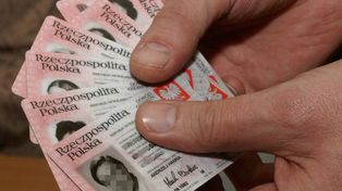 Bydgoszcz: Proszą o zdjęcie dowodu osobistego? Uważaj, komu je wysyłasz. Oszuści nie śpią!