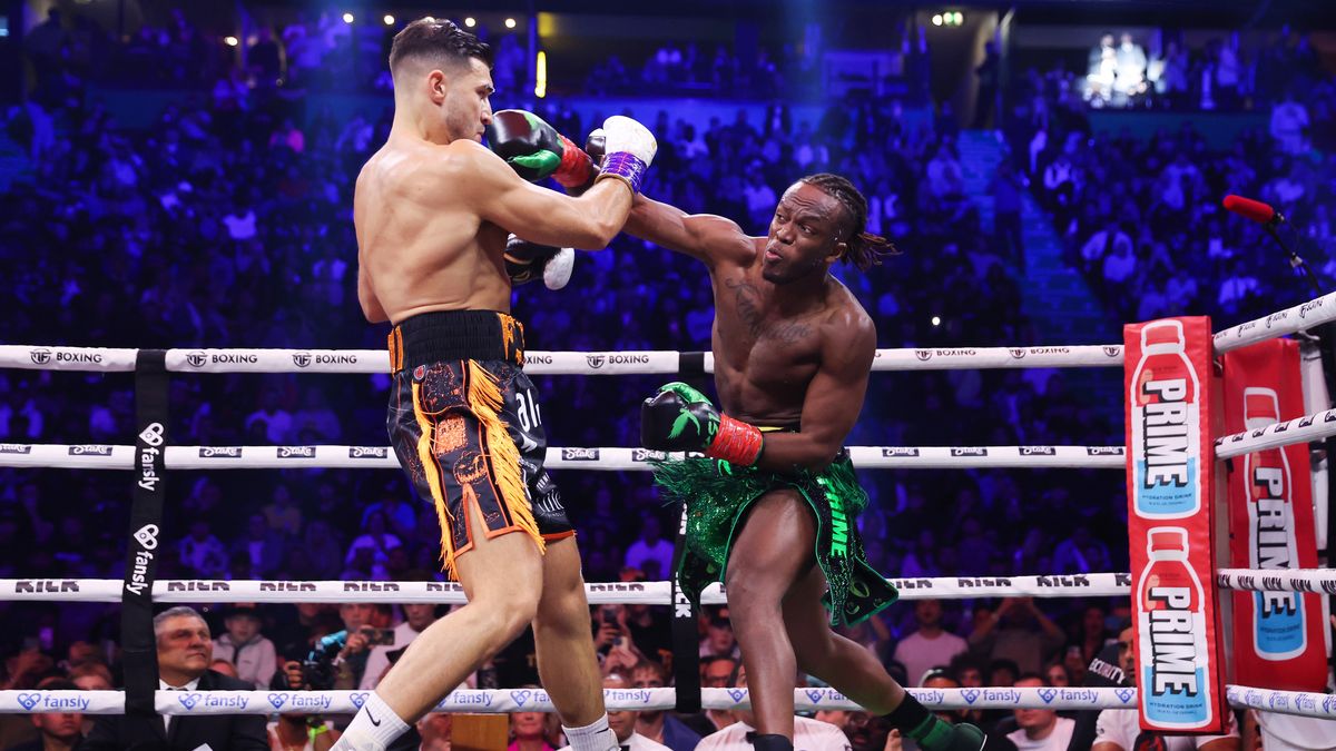 MANCHESTER, ENGLAND - OCTOBER 14: KSI (Olajide Olayinka Williams) and Tommy Fury exchange punches during the Misfits Cruiserweight fight between KSI (Olajide Olayinka Williams) and Tommy Fury at AO Arena on October 14, 2023 in Manchester, England. (Photo by Matt McNulty/Getty Images)