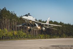 Wojsko zamknęło drogę wojewódzką. Wylądował tam F-16