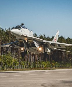 Wojsko zamknęło drogę wojewódzką. Wylądował tam F-16