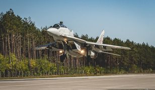 Wojsko zamknęło drogę wojewódzką. Wylądował tam F-16