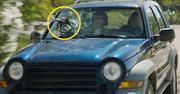 Co się stanie, gdy dron wleci w samochód z prędkością 100 km/h? Nic dobrego