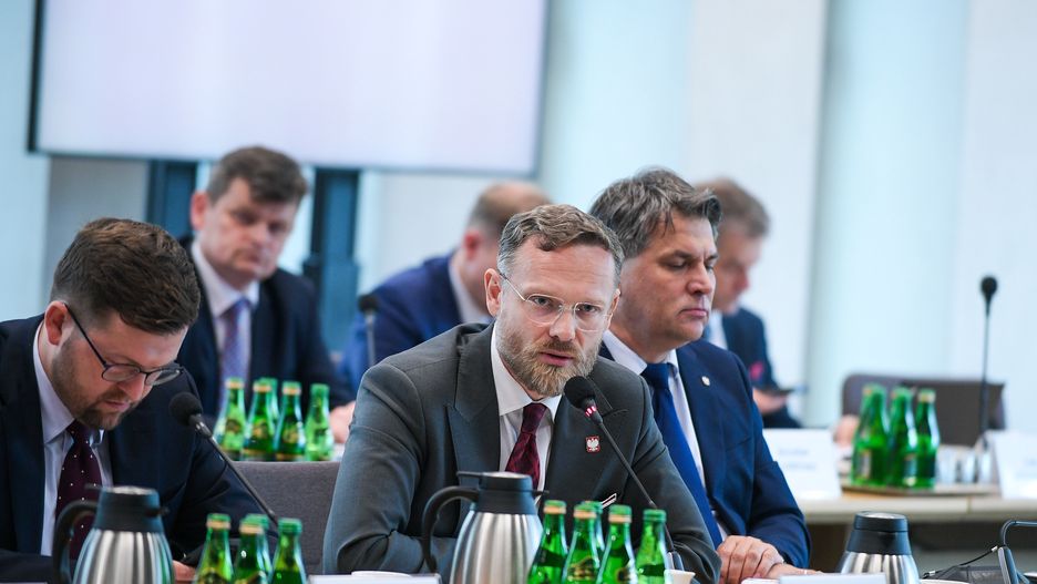 Marcin Obara
afera wizowa, cudzoziemcy, ds. tzw. afery wizowej, komisja, komisja sejmowa, legalizacja pobytu cudzoziemc�w, miejsce, politycy, polityk, polityka, pose� pos�owie, posiedzenie posiedzenia, pusta, puste, sala, sejm, Sejm RP, wizy, X  10  10.  kadencja  kadencji