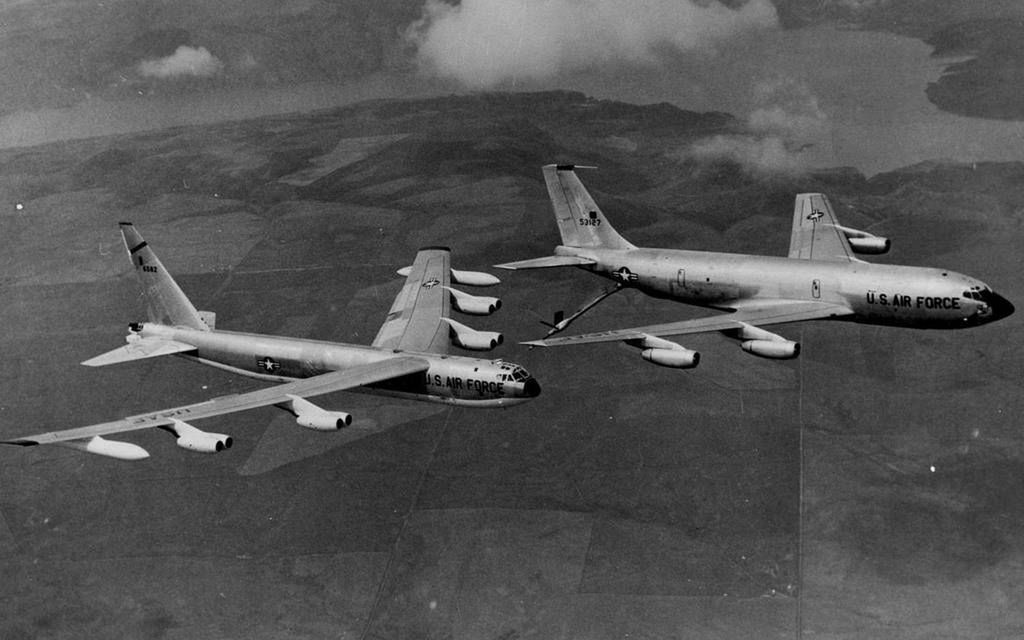 Niezwykłe konstrukcje [cz. 20]. B-52 Stratofortress - 60-letni weteran 23