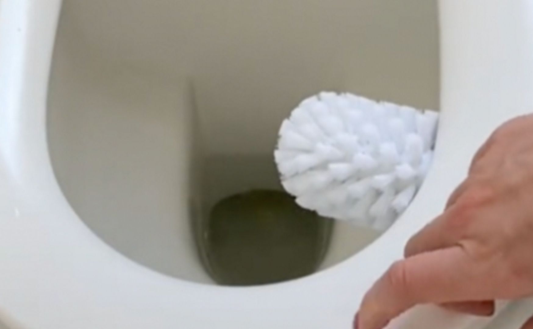 Trik na mycie szczotki do WC. Ta metoda zaskoczyła internautów