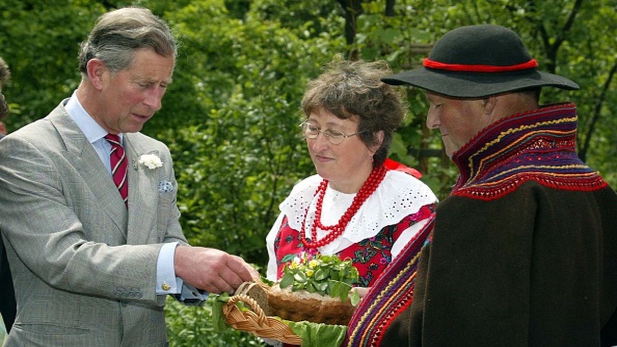 Jeszcze jako książę Karol odwiedził polskie Tatry. Spotkał się też z góralami