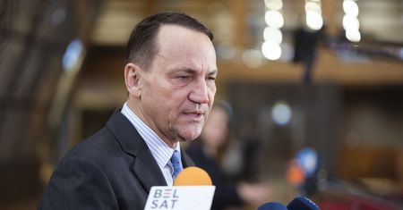 Cały świat mówi o wpisach Sikorskiego. Najwięcej w Rosji i Ukrainie
