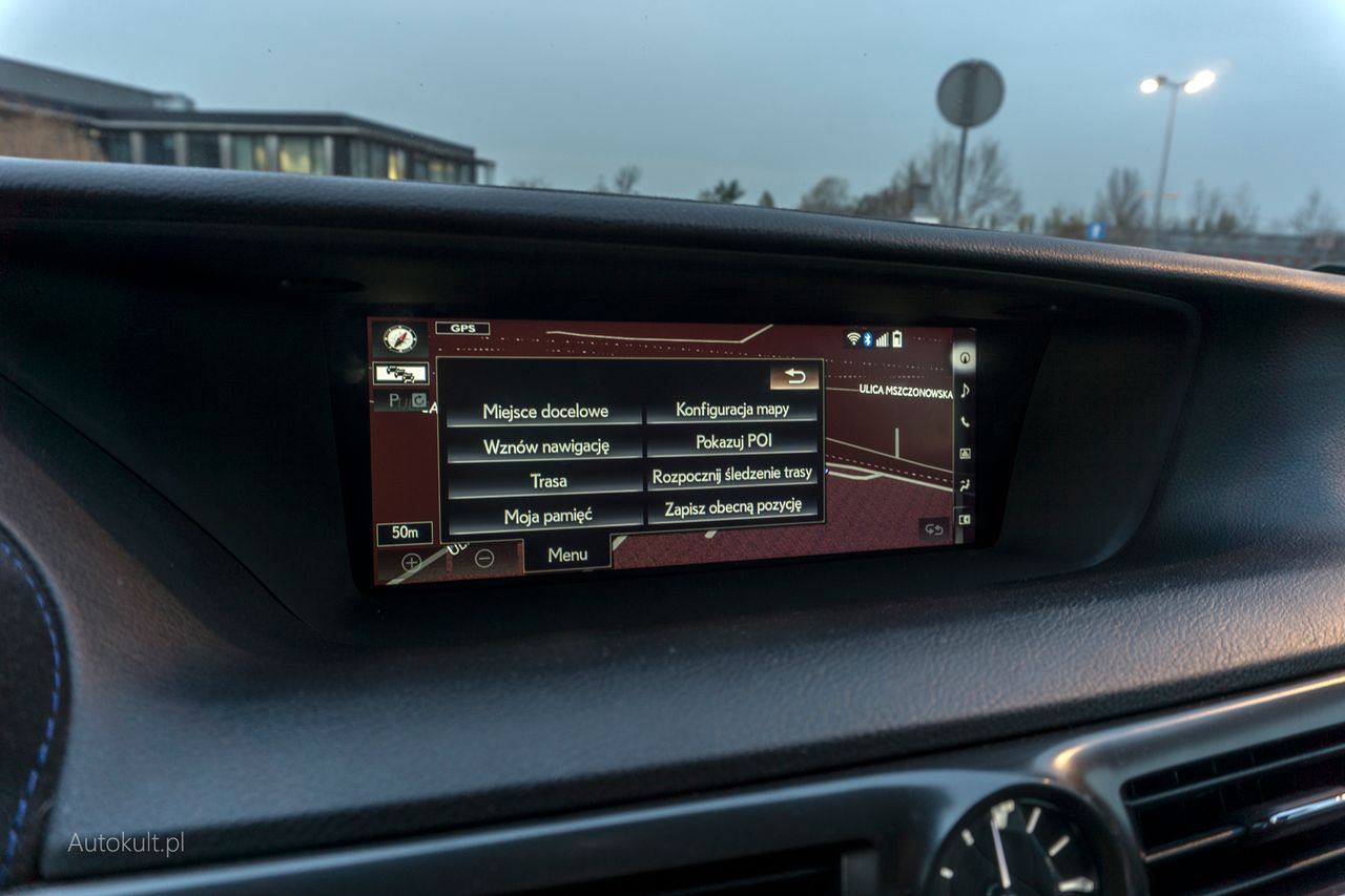 Czemu Lexus nie może odświeżyć grafik systemu multimedialnego? Wyglądają jak sprzed 10 lat...
