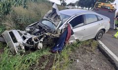 Pijany sprawca wypadku uciekł z miejsca zdarzenia. Szybka akcja policji