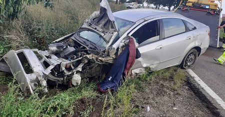 Pijany sprawca wypadku uciekł z miejsca zdarzenia. Szybka akcja policji